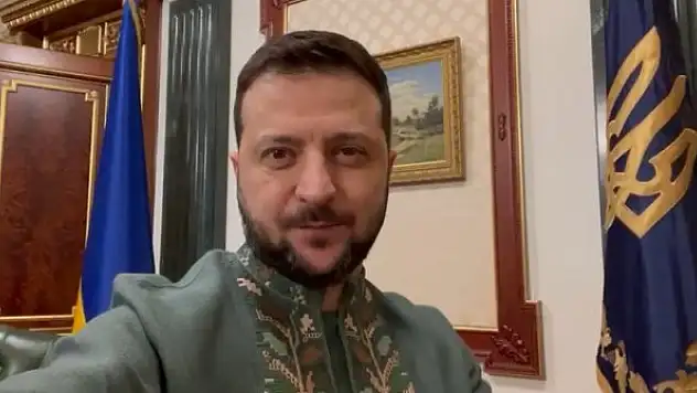 Zelenski, Vışıvanka Günü sebebiyle işlemeli gömleğini giydi