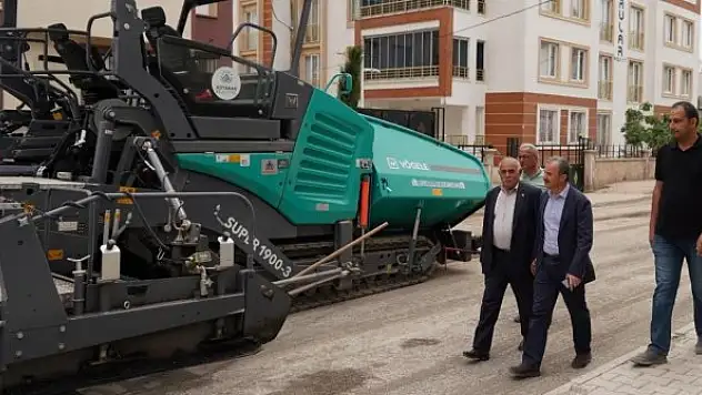 Başkan Kılınç, asfalt çalışmalarını yerinde inceliyor