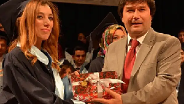 SÜ diş hekimlerinin mezuniyet sevinci