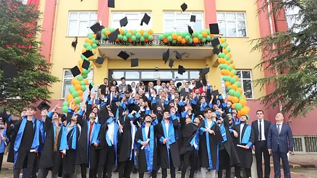 Cihanbeyli MYO'da mezuniyet sevinci