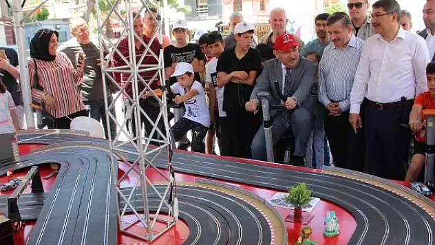 Hem çocuklar hem de kendini çocuk hissedenler doyasıya eğlendi