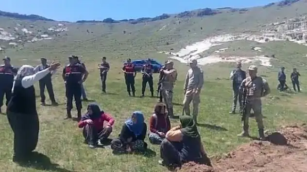 Köylüler ellerinde taş ve sopalarla sondaj çalışmasını engelledi
