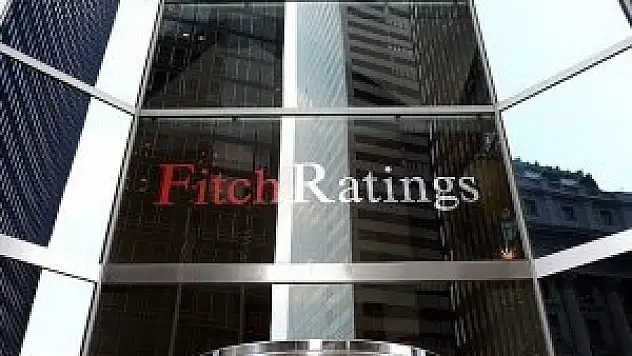 Fitch, Yunanistan'ın notunu düşürdü
