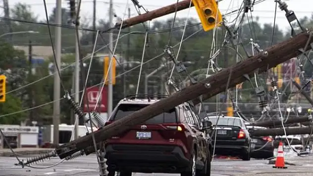 Kanada'da fırtına: 8 kişi öldü, yüz binlerce ev elektriksiz kaldı
