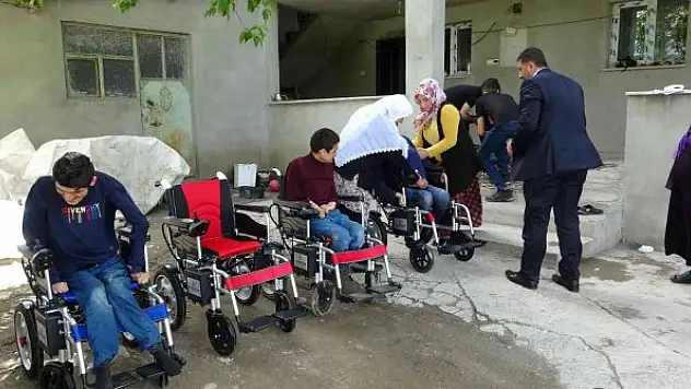 Engelli 4 kardeşin akülü tekerlekli sandalye hayali gerçek oldu