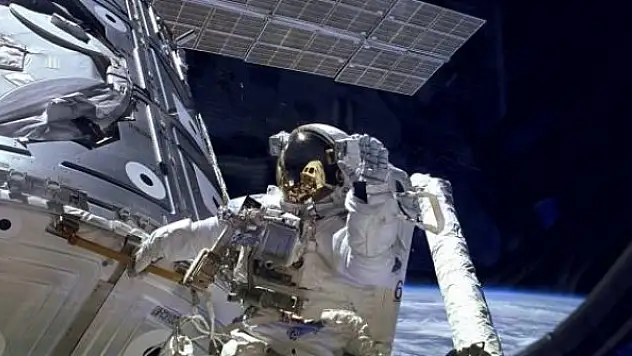 NASA alarma geçti: Astronotun kaskına su doldu