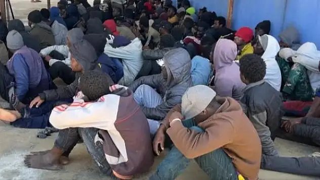 Libya açıklarında mahsur kalan 75 göçmen kurtarıldı