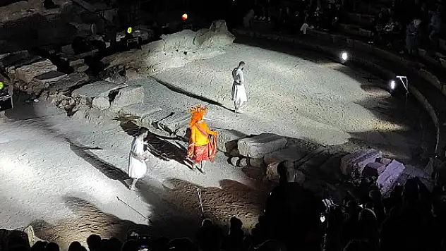 Antik kent tiyatrosu 2 bin yıl sonra seyirci ile buluştu