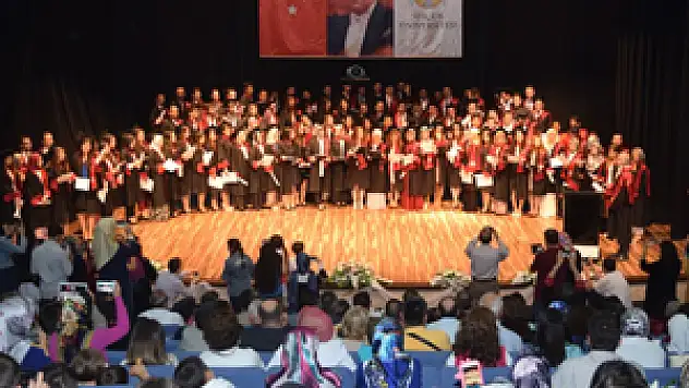 Selçuk Tıp'ta mezuniyet sevinci