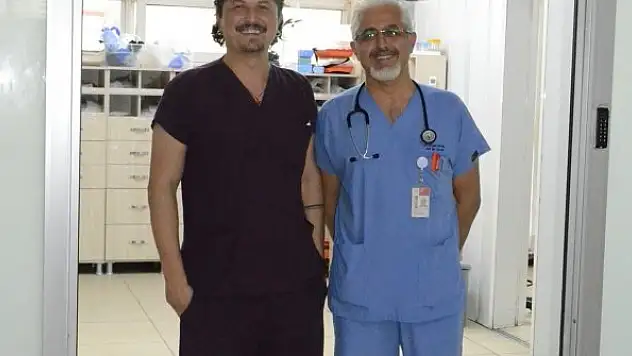 20 dakikalık kalp masajı ile hastayı yeniden hayata döndürdüler