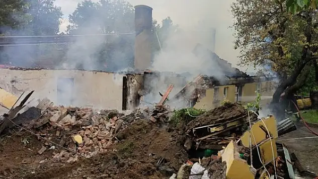 Lojmanlarda çıkan yangın söndürüldü