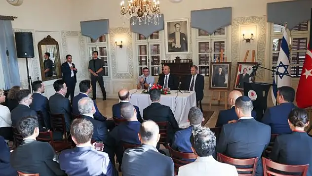 Çavuşoğlu, Tel Aviv'de iş insanlarıyla bir araya geldi