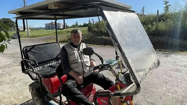Aldığı elektrikli aracına güneş enerjisi taktırdı