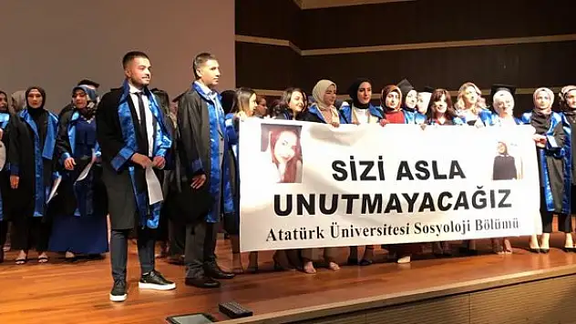 Kazada ölen üniversiteli Zeynep ve Nezahat, mezuniyet töreninde unutulmadı