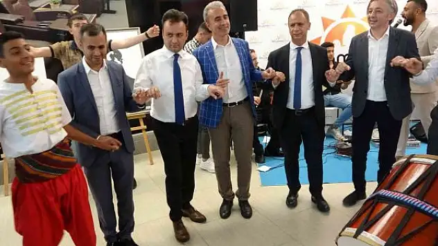 Engelli çocuklar el sanatları sergisinde doyasıya eğlendi