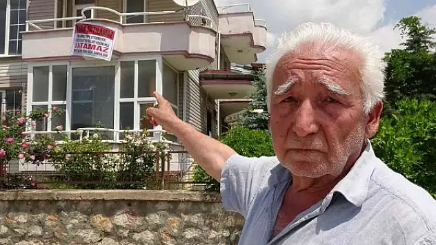 Villaya astığı pankart dikkat çekti