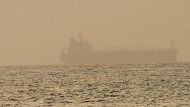 İran Yunan tankerindeki petrole de el koydu