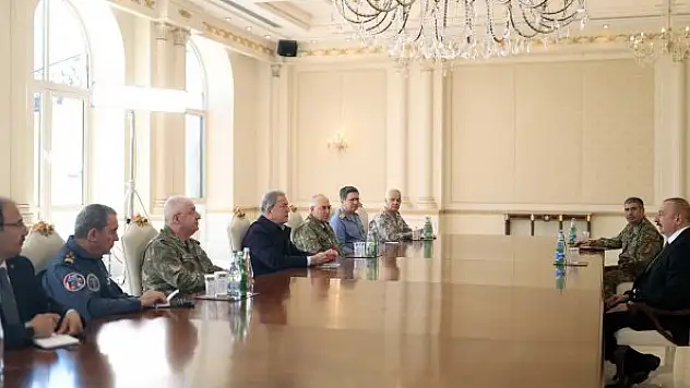 Bakan Akar ve beraberindeki TSK komuta kademesi Aliyev ile görüştü