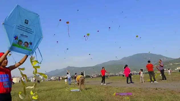 Osmaniye'de gökyüzü uçurtmalarla renklendi