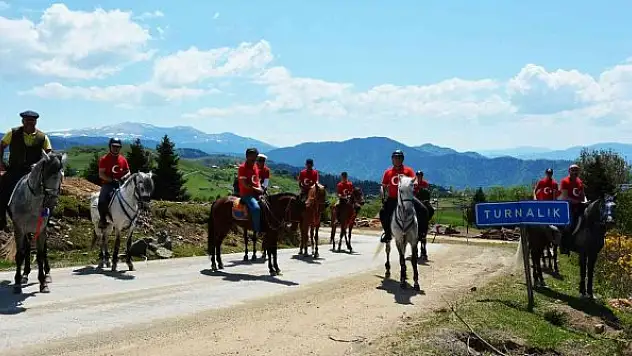 2 bin rakımlı yaylada atlı safari