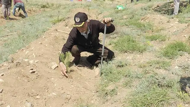 Emekli öğretmenden örnek davranış