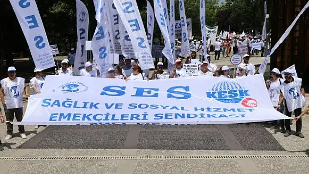 Sağlık çalışanlarından 'beyaz miting'