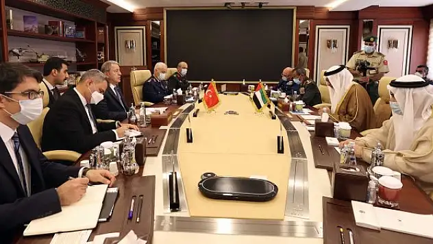 Bakan Akar, BAE Savunma Bakanı Al Bowardi ile görüştü