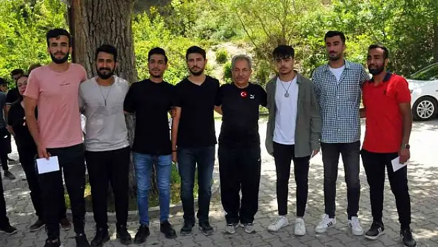 Akşehir'de ilçe protokolü ve öğrenciler sağlık için yürüdü