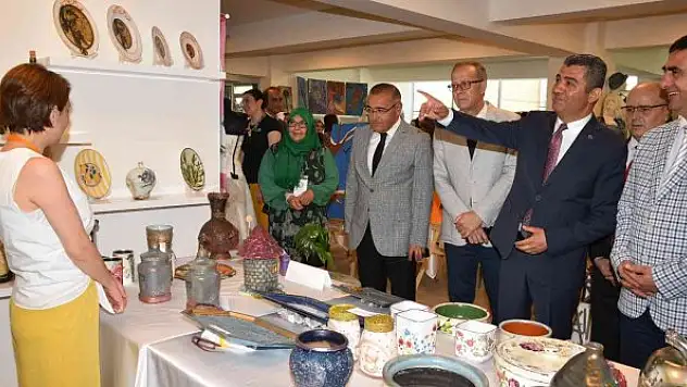 Geri dönüştürülen malzemelerden yapılan eserler görücüye çıktı