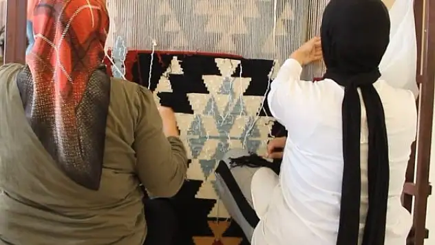 Asırlık dokuma kilim geleneğini yaşatılıyor