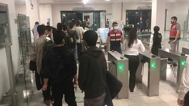 236 Afgan göçmen ülkelerine gönderildi