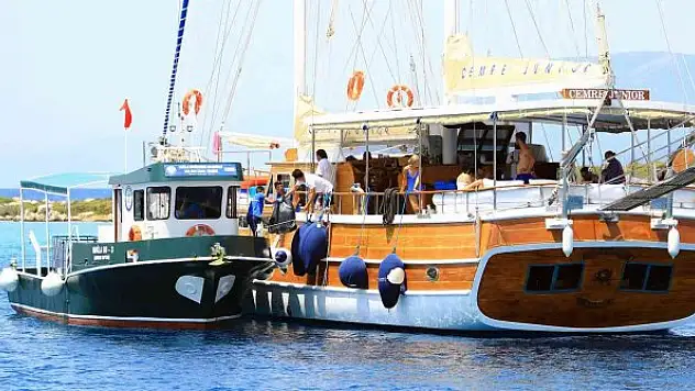 Denizlerden 7 tekneyle, 7 gün atık toplanıyor