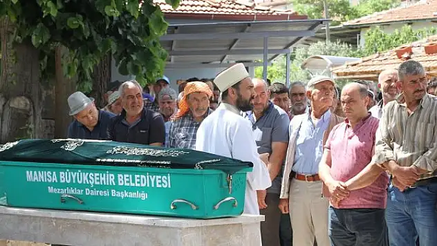 Ateşe verdiği evde oğluyla birlikte ölen baba toprağa verildi