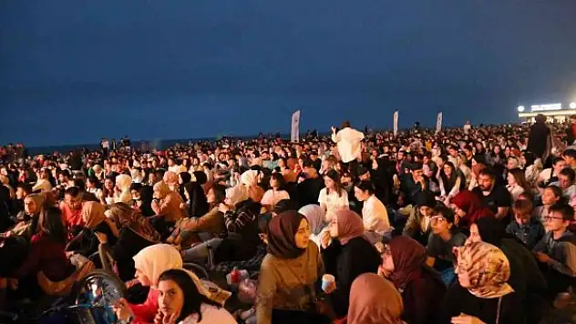 Rize'de açık hava sinemasına ilgi yoğun