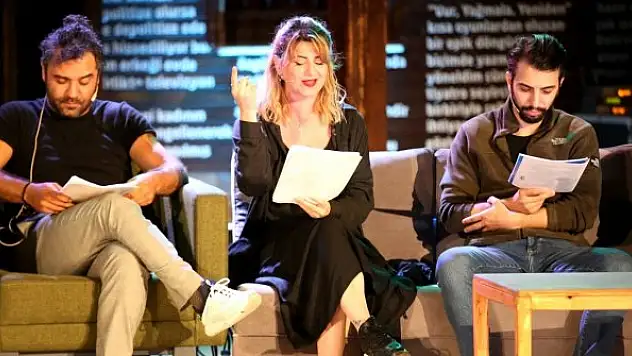 Usta şair Nâzım sahnede kendi oyunuyla anıldı