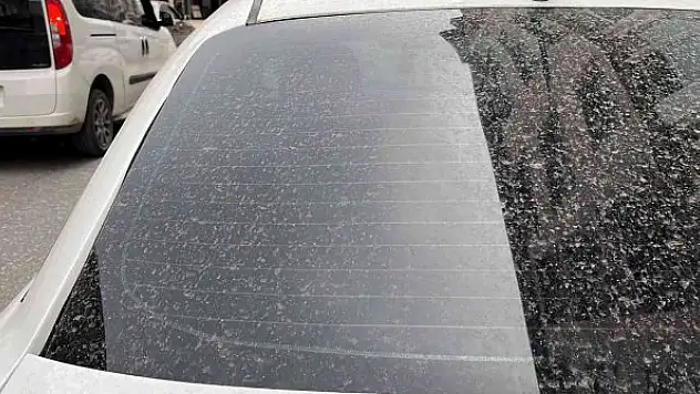 Toz taşınımı sebebiyle çamur yağdı