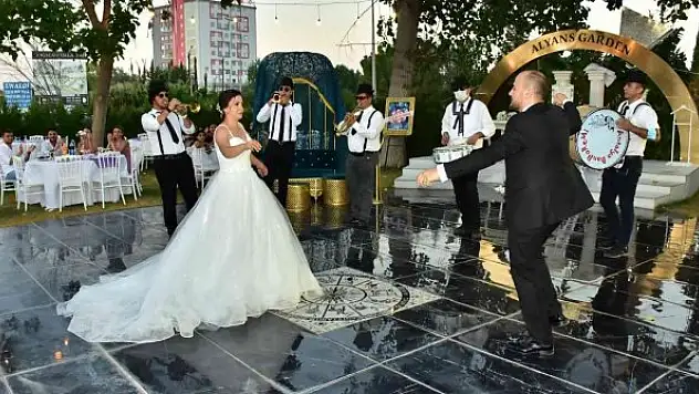 Yeni evli çiftin tüm hayalleri bir 'tuşla' yıkıldı