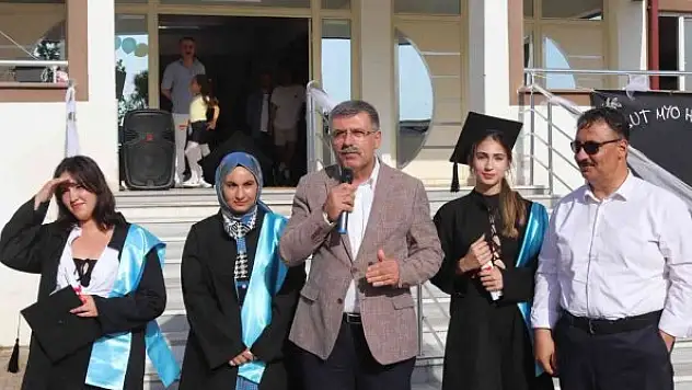 Okul birincisini işe aldı