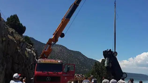 Otomobil Beyşehir Gölü'ne uçtu