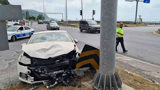 İki aracın karıştığı trafik kazasında 5 kişi yaralandı
