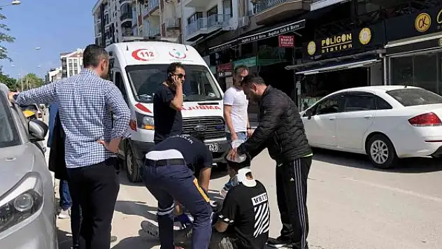 Motosikletten düşen kurye yaralandı