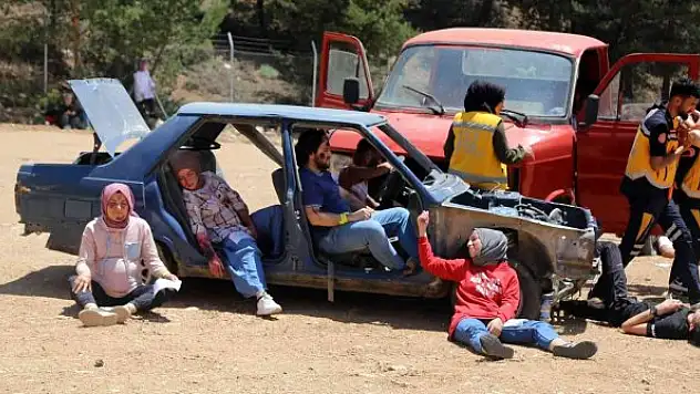 Geleceğin sağlıkçılarından gerçeğini aratmayan tatbikat