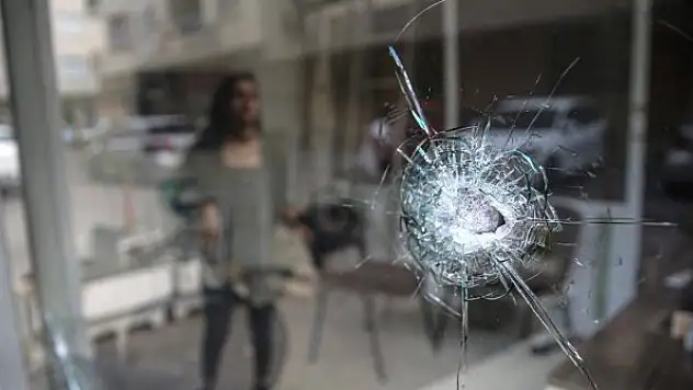 Bir iş yerine silahlı saldırıda bulunuldu