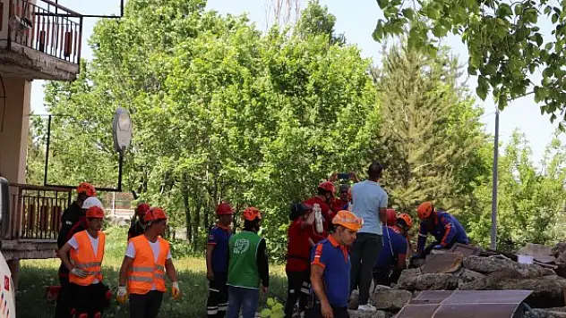 Ağrı'da 5.8'lik depreme müdahale tatbikatı 