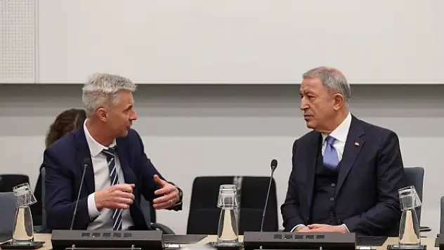 Bakan Akar, Letonyalı mevkidaşı Pabriks ile görüştü