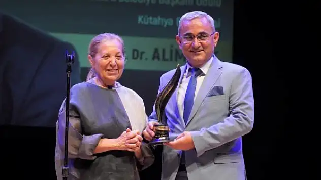 Başkan Işık'a iki ödül birden