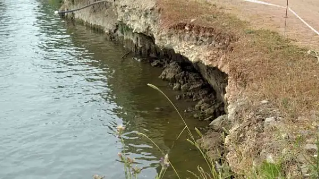 Ölüm riskli yolda şeritli önlem