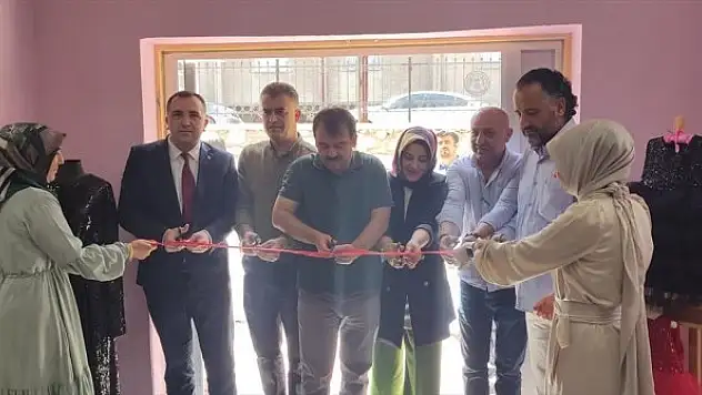 Derebucak'ta yıl sonu sergisi açılışı