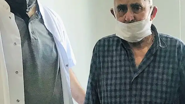 Tekerlekli sandalyeyle geldiği Hastaneden yürüyerek ayrıldı