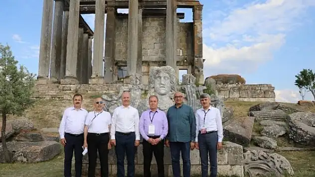 YÖK Başkanı Özvar ve rektörler, Aizanoi Antik Kent'i ziyaret etti